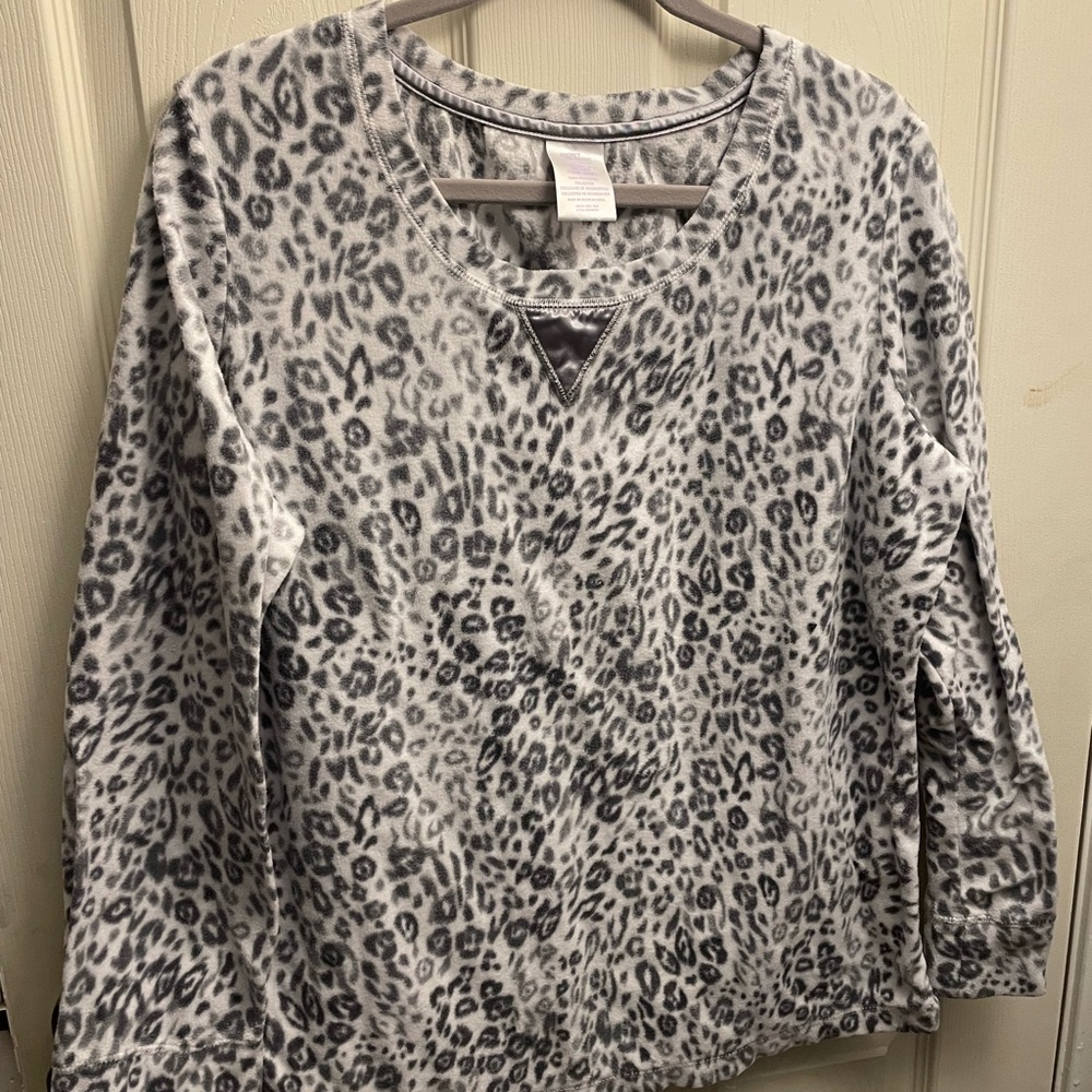 Light weight crew neck sweatshirt